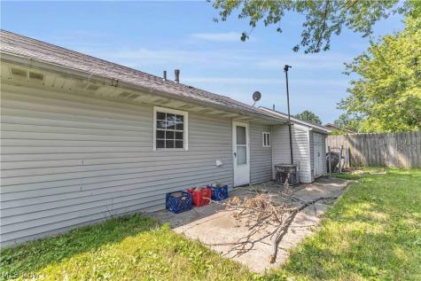 4133 Brockley Avenue Sheffield Lake OH 44054