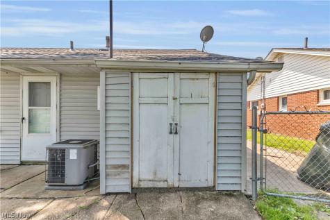 4133 Brockley Avenue Sheffield Lake OH 44054