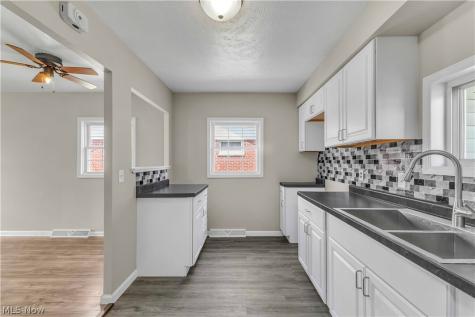 4133 Brockley Avenue Sheffield Lake OH 44054