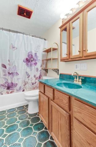 7 Choctaw Trail Malvern OH 44644