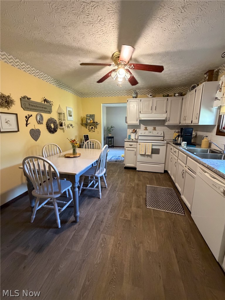 9011 Lost Trail Avenue NE Canton OH 44721