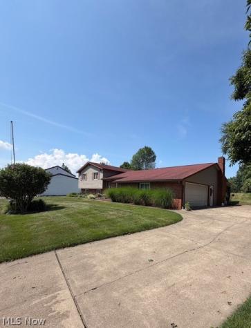 9011 Lost Trail Avenue NE Canton OH 44721