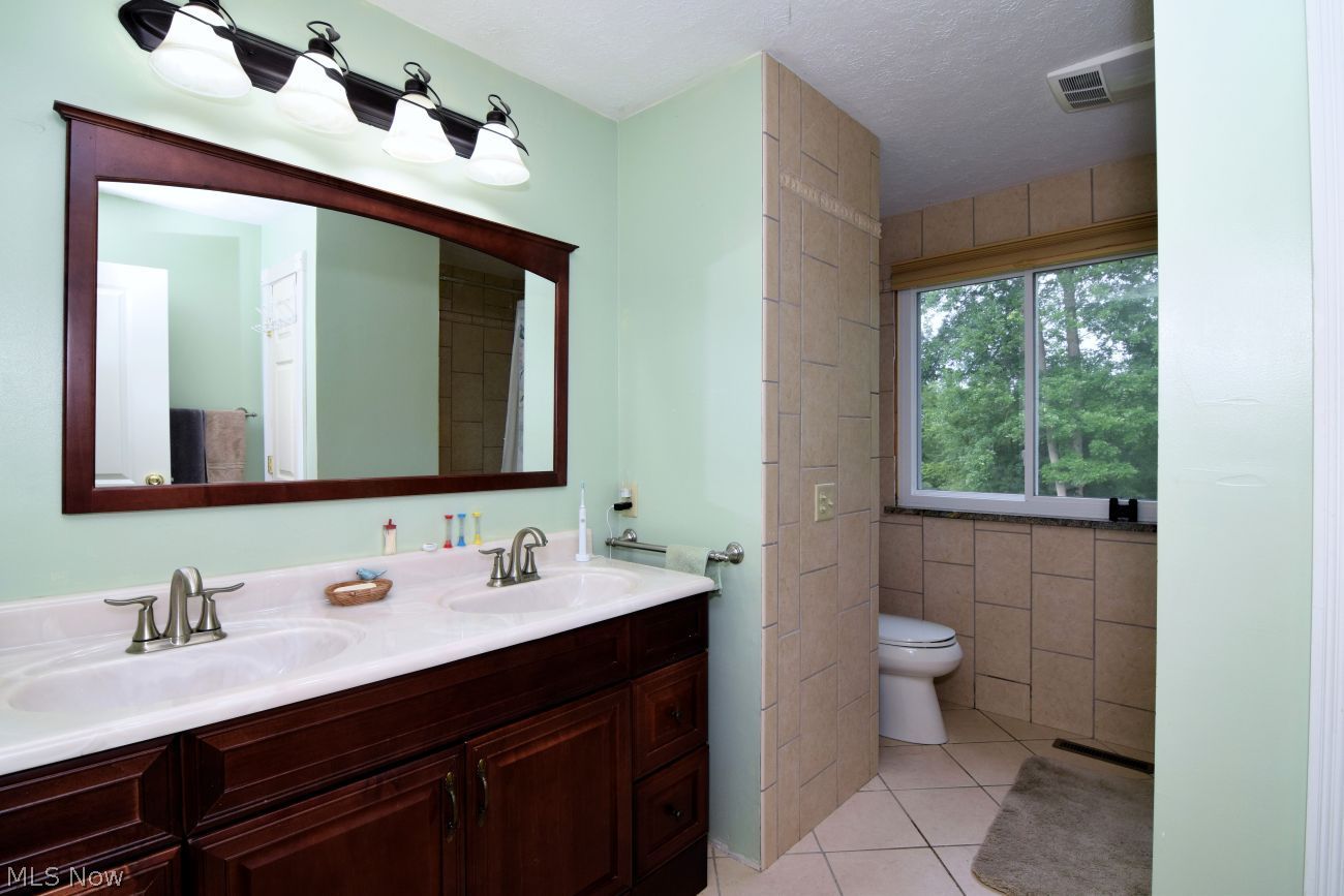 18660 Thorpe Road Chagrin Falls OH 44023