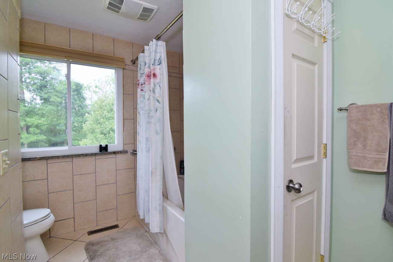 18660 Thorpe Road Chagrin Falls OH 44023