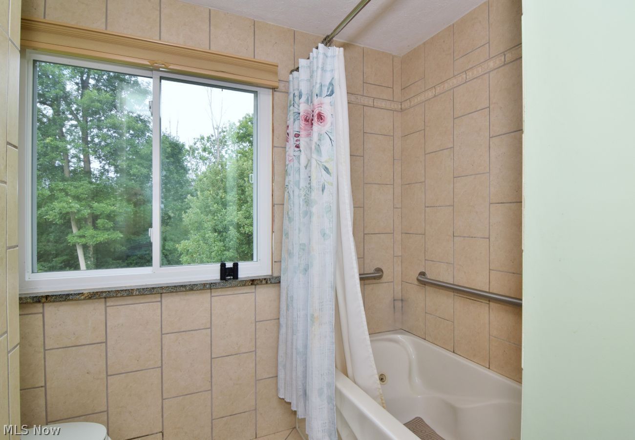 18660 Thorpe Road Chagrin Falls OH 44023