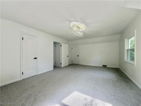 5751 Onaway Oval Parma OH 44130