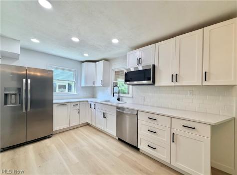 5751 Onaway Oval Parma OH 44130