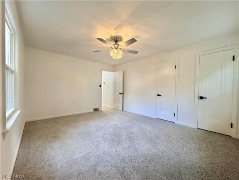 5751 Onaway Oval Parma OH 44130