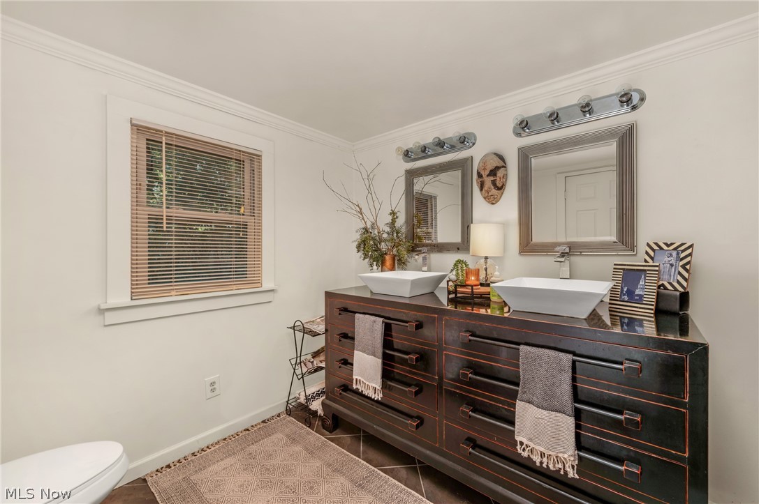 2107 W 10th Street Cleveland OH 44113