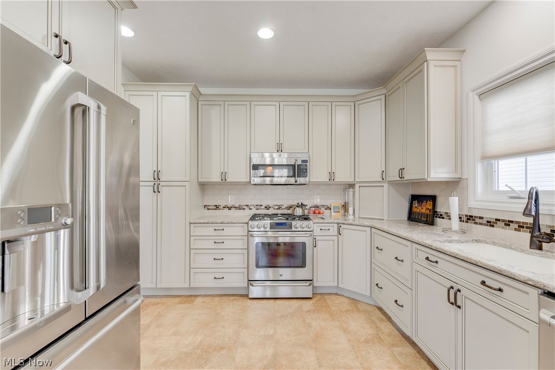 8195 Manor Gate Way Mentor OH 44060