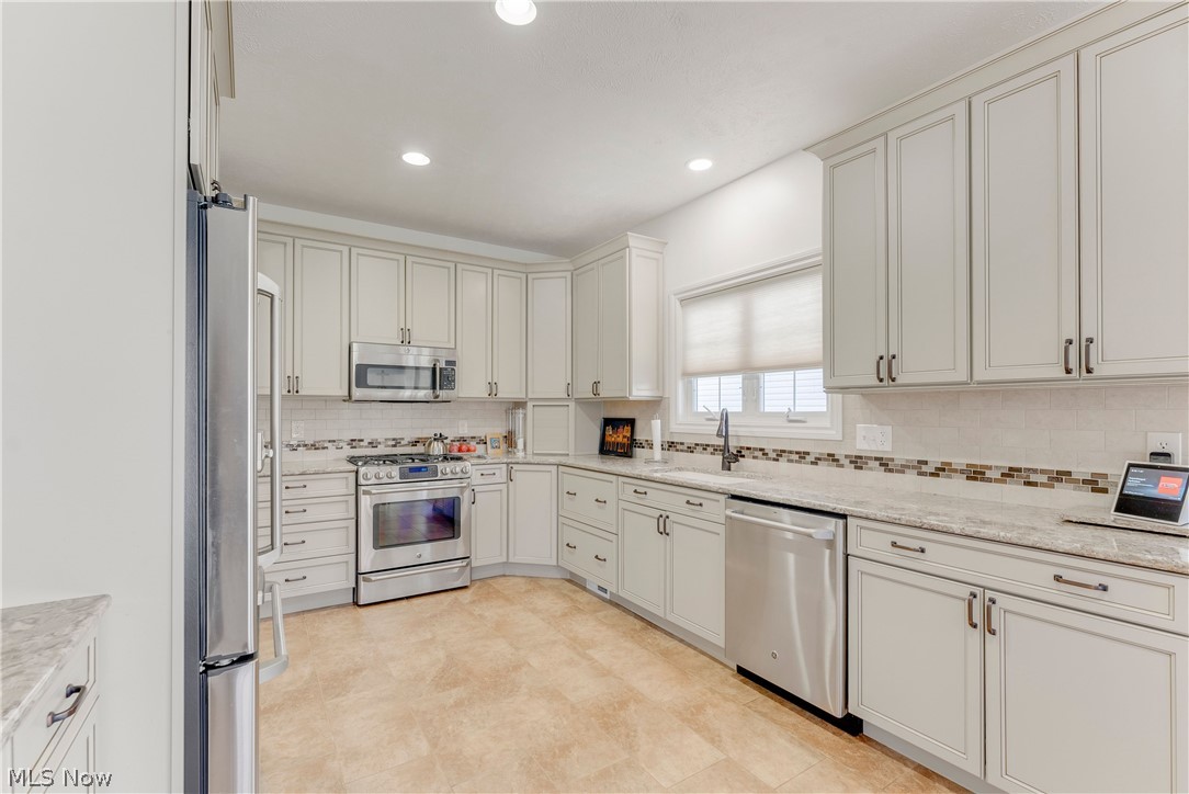 8195 Manor Gate Way Mentor OH 44060
