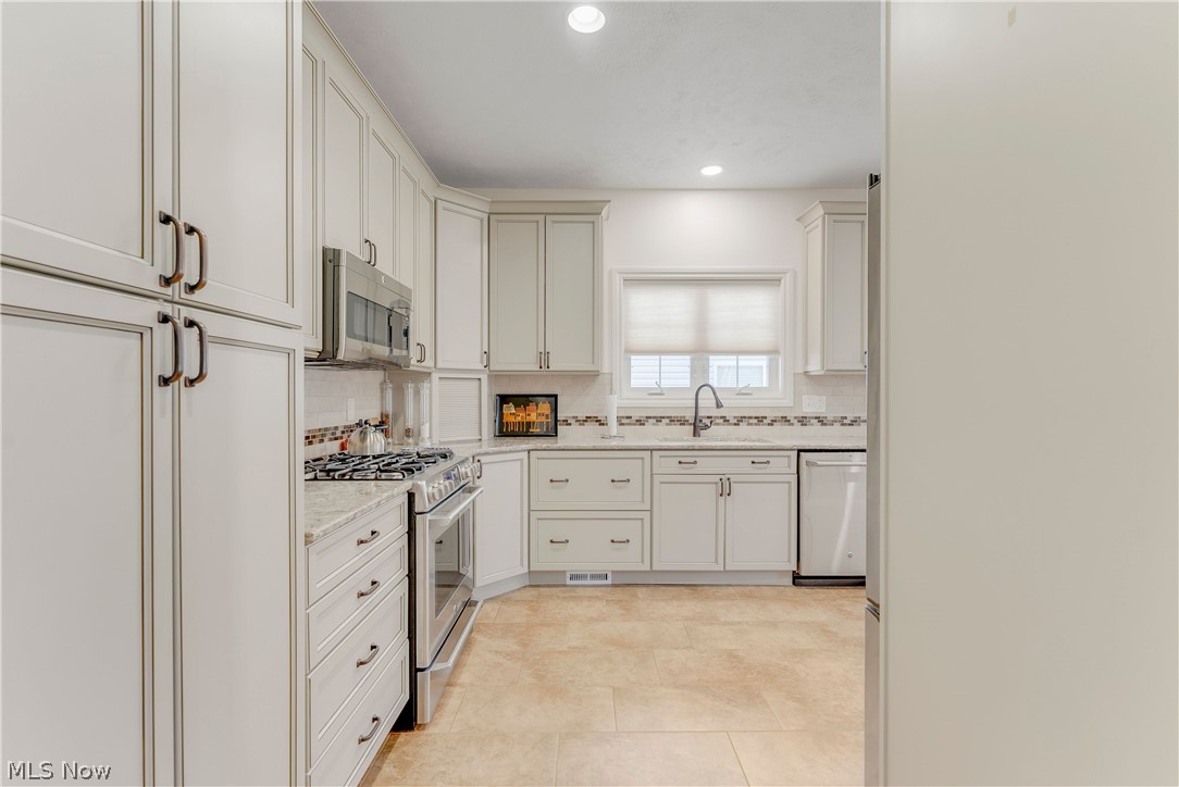 8195 Manor Gate Way Mentor OH 44060