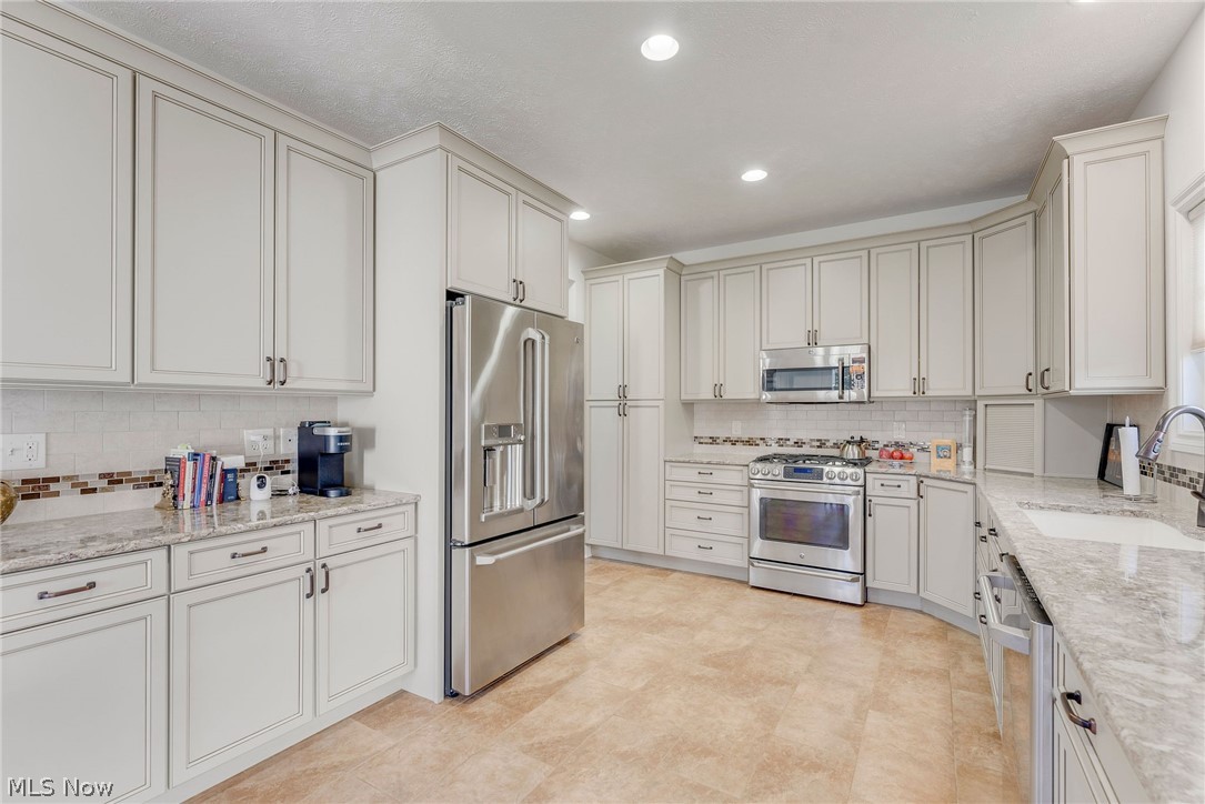 8195 Manor Gate Way Mentor OH 44060