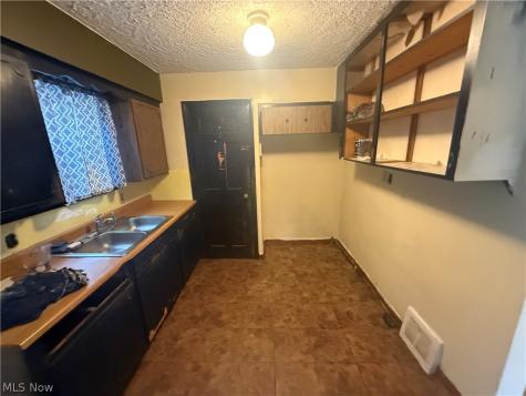 6206 Snow Road Parma OH 44129