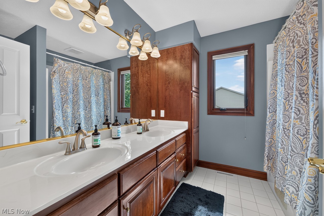 5408 Wood Trail Avenue NE Canton OH 44705
