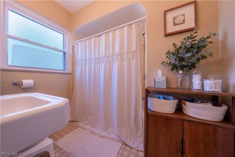 3687 Warren Road Cleveland OH 44111