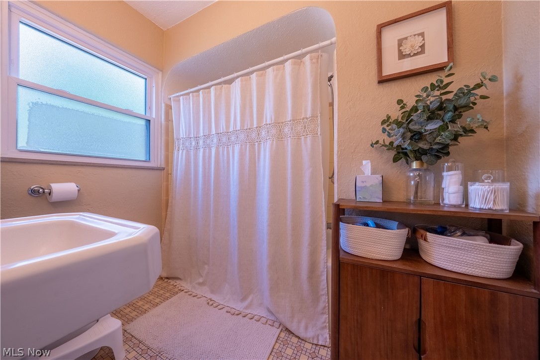 3687 Warren Road Cleveland OH 44111