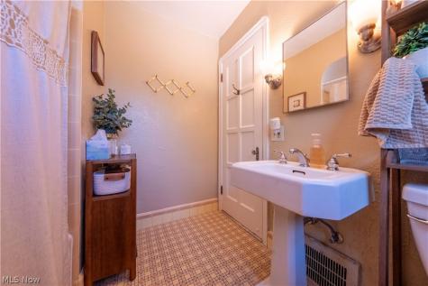 3687 Warren Road Cleveland OH 44111