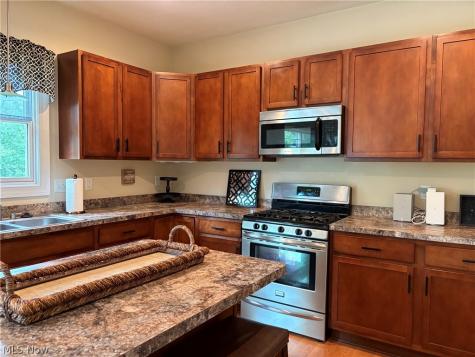 147 Quartz Avenue Peninsula OH 44264