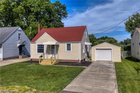 208 Kolpwood Avenue NW Massillon OH 44646