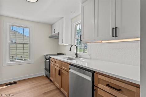 208 Kolpwood Avenue NW Massillon OH 44646