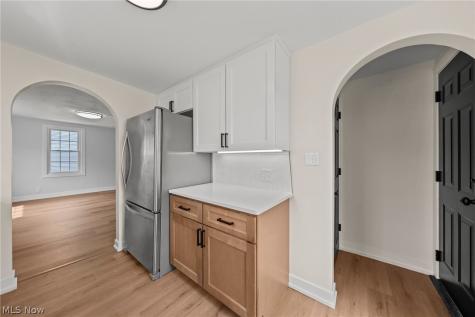 208 Kolpwood Avenue NW Massillon OH 44646