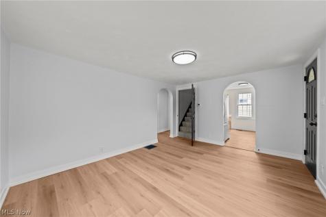 208 Kolpwood Avenue NW Massillon OH 44646