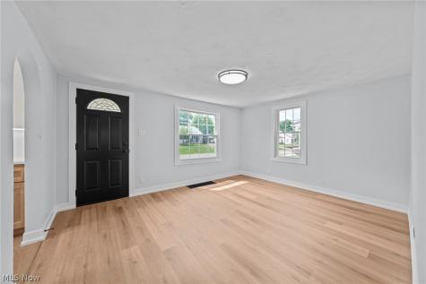 208 Kolpwood Avenue NW Massillon OH 44646