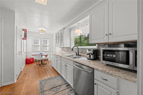 1721 Grant Avenue Cuyahoga Falls OH 44223