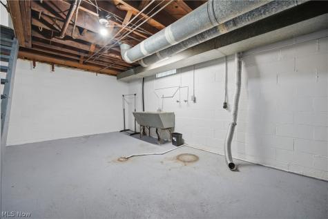 2806 Harmont Avenue NE Canton OH 44705