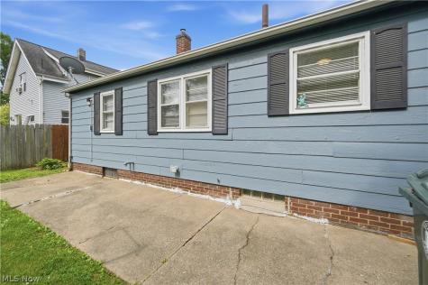 2806 Harmont Avenue NE Canton OH 44705