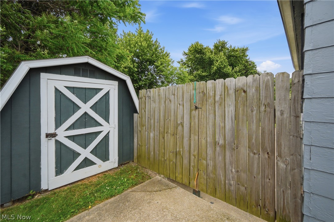 2806 Harmont Avenue NE Canton OH 44705
