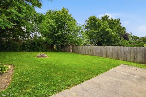 2806 Harmont Avenue NE Canton OH 44705