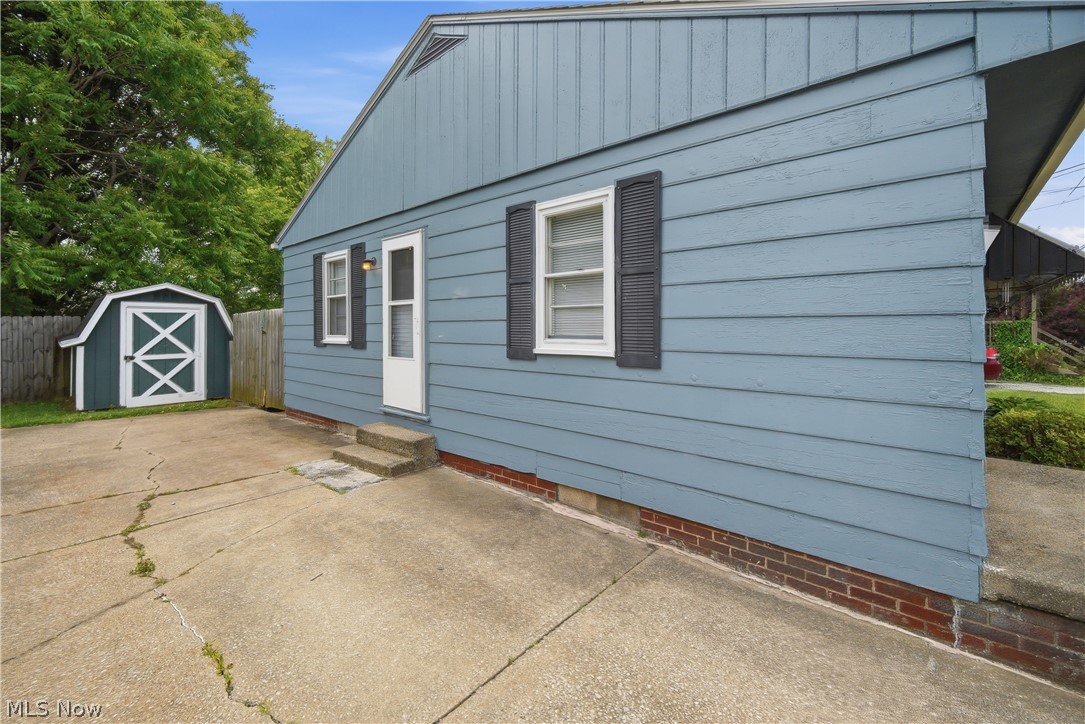 2806 Harmont Avenue NE Canton OH 44705
