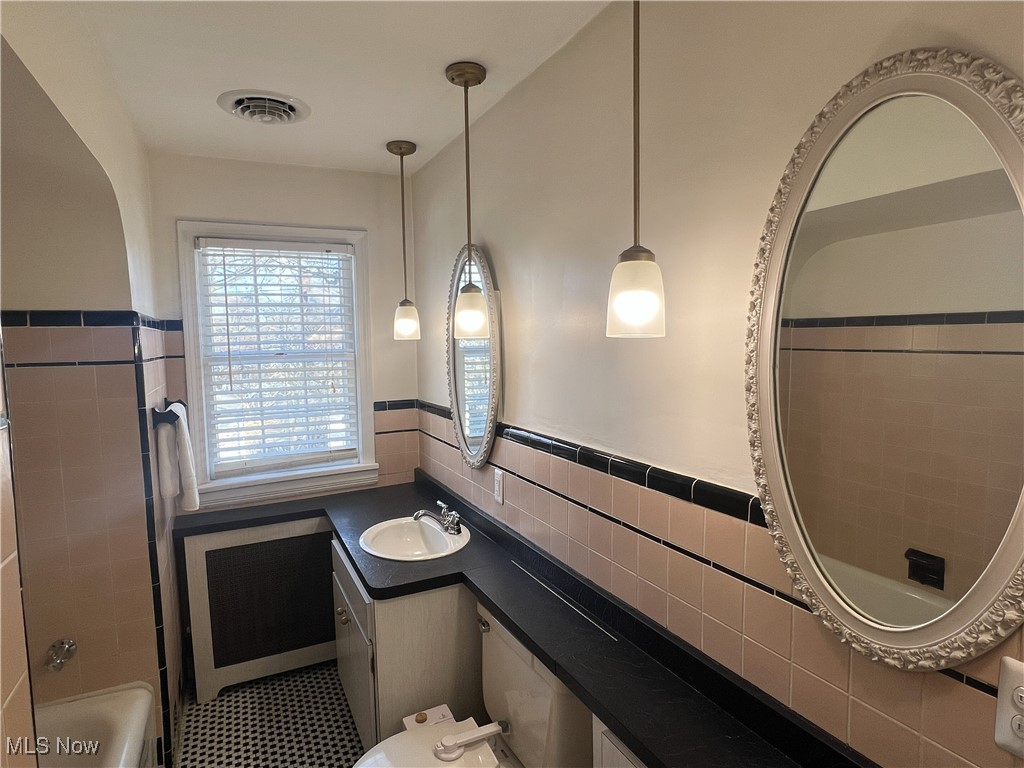 2399 Edgerton Road University Heights OH 44118