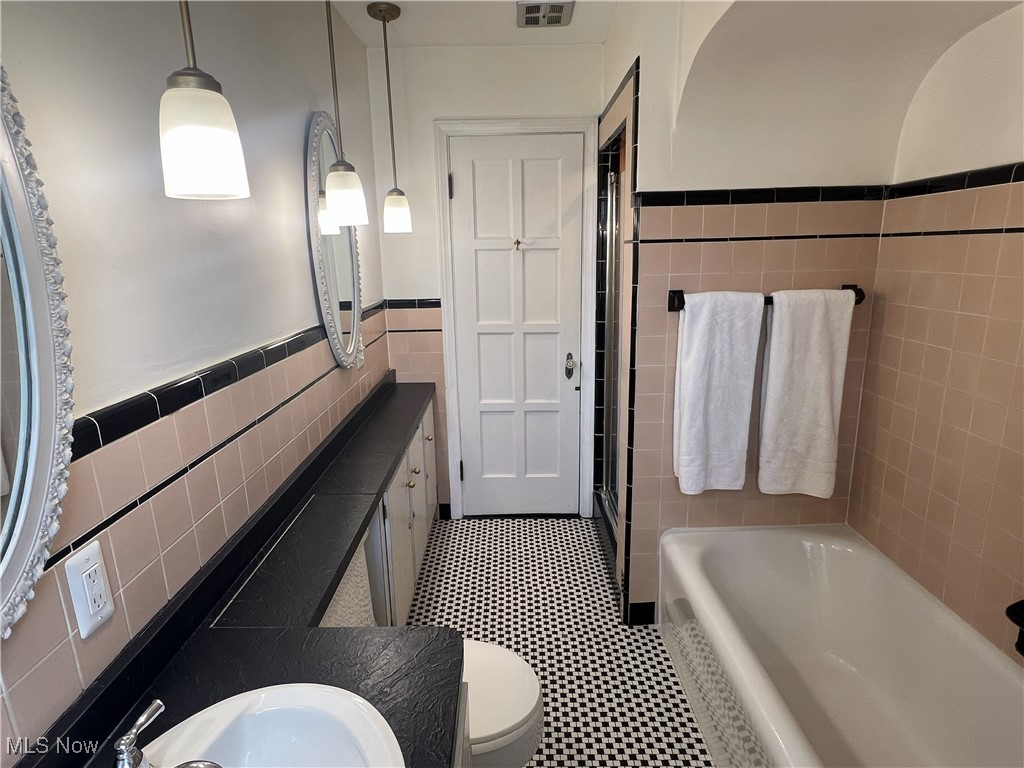 2399 Edgerton Road University Heights OH 44118