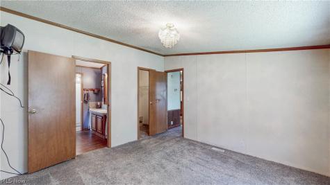 1125 S Johnson Road Sebring OH 44672