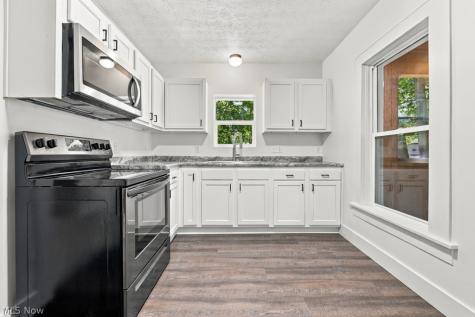 1588 Josephine Avenue Lakemore OH 44250