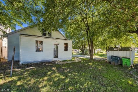 1588 Josephine Avenue Lakemore OH 44250