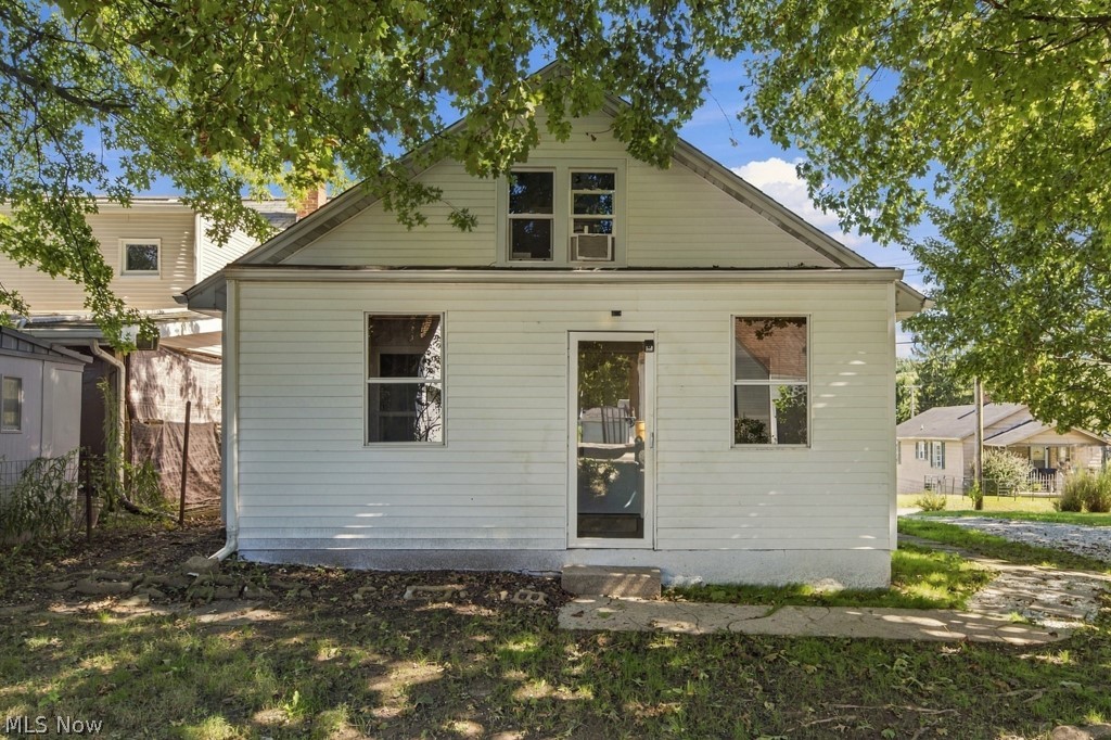 1588 Josephine Avenue Lakemore OH 44250