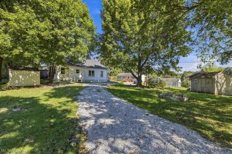 1588 Josephine Avenue Lakemore OH 44250
