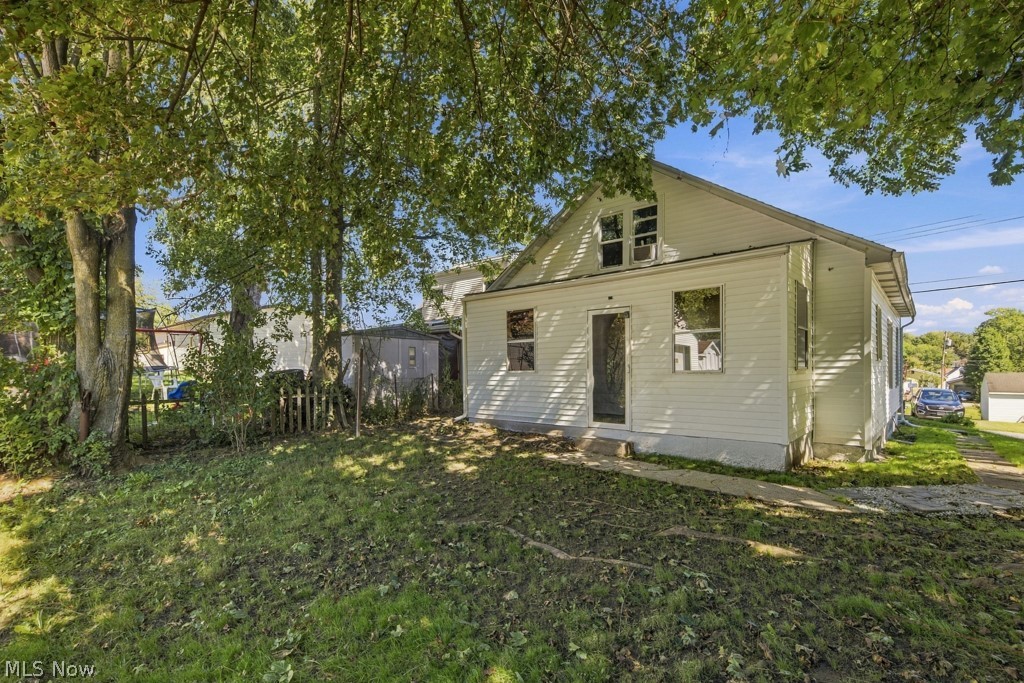 1588 Josephine Avenue Lakemore OH 44250