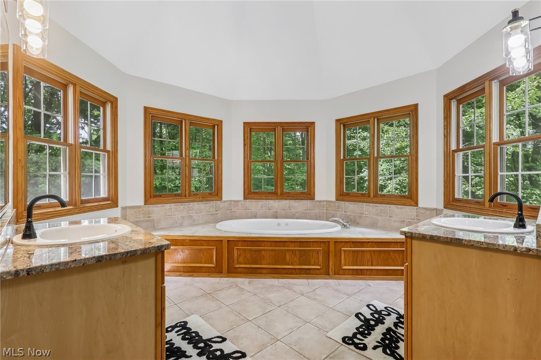 10685 Robert Lane Chagrin Falls OH 44023
