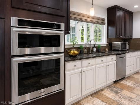 6325 Crossview Road Seven Hills OH 44131
