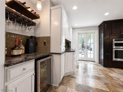 6325 Crossview Road Seven Hills OH 44131