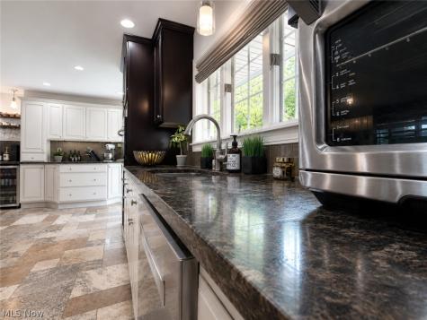 6325 Crossview Road Seven Hills OH 44131