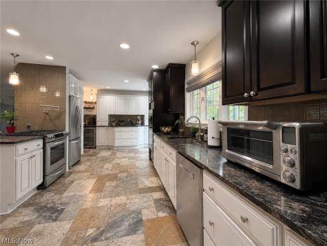 6325 Crossview Road Seven Hills OH 44131