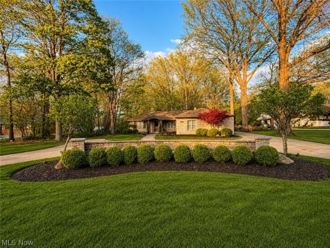 6325 Crossview Road Seven Hills OH 44131