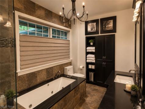 6325 Crossview Road Seven Hills OH 44131