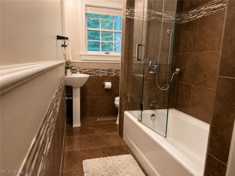 6325 Crossview Road Seven Hills OH 44131